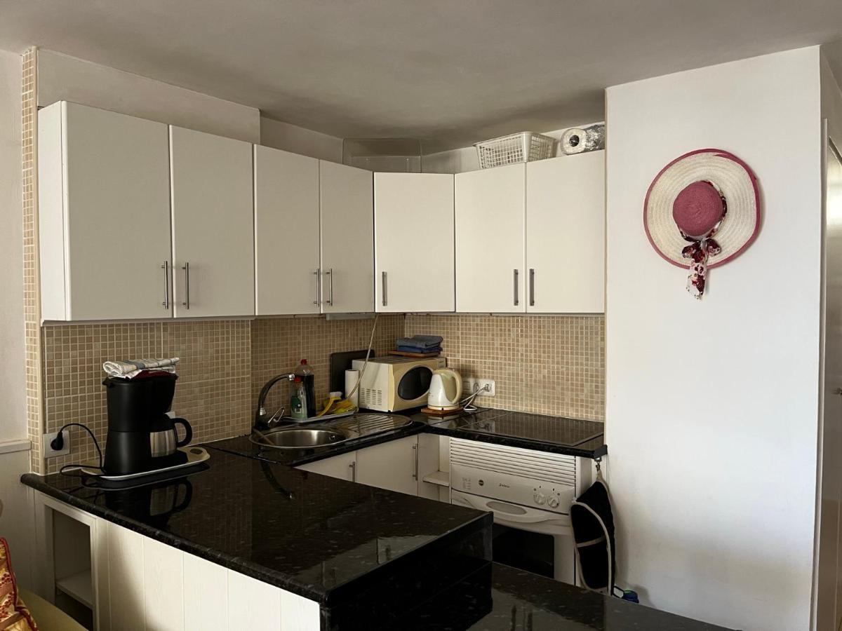 Borinquen Studio Apartment Playa Fanabe Exterior photo